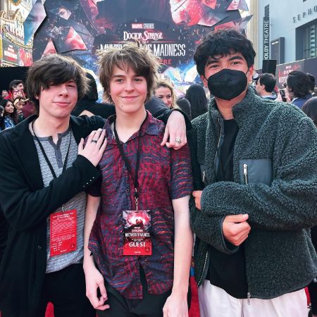 Oliver Elfman with his father Danny Elfman in the set of Alice. 